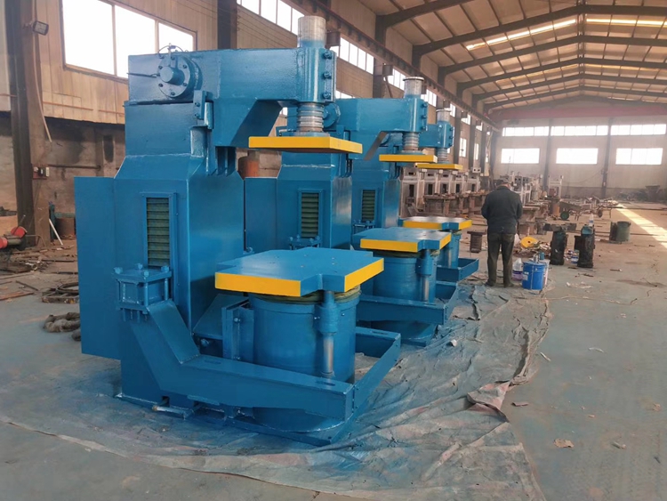 casting molding machines.jpg