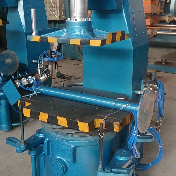 Jolt Squeeze Moulding Machine.jpg